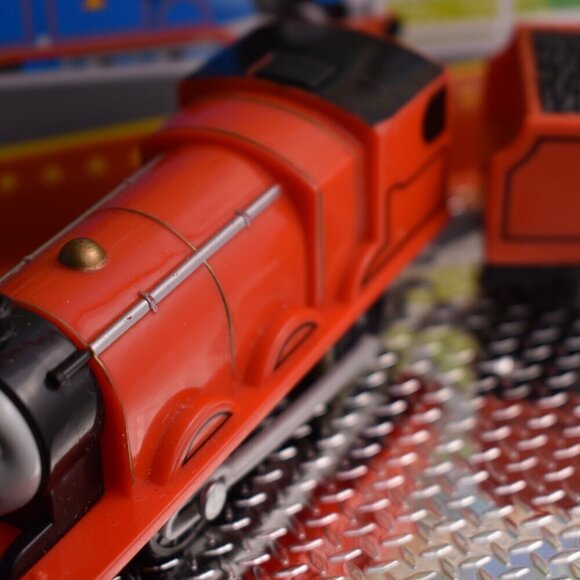 James Trackmaster Motorized Train Engine Thomas & Friends Mattel Gullane 2014 - Picture 5 of 13